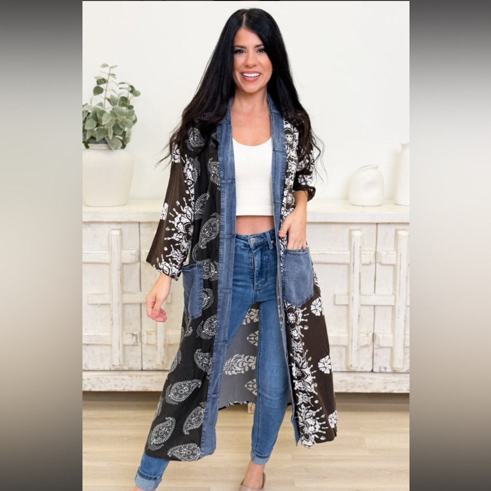 BlueVelvet back & white printed kimono with denim trim